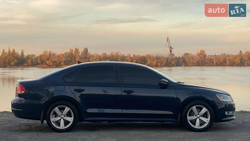 Седан Volkswagen Passat 2012 в Днепре