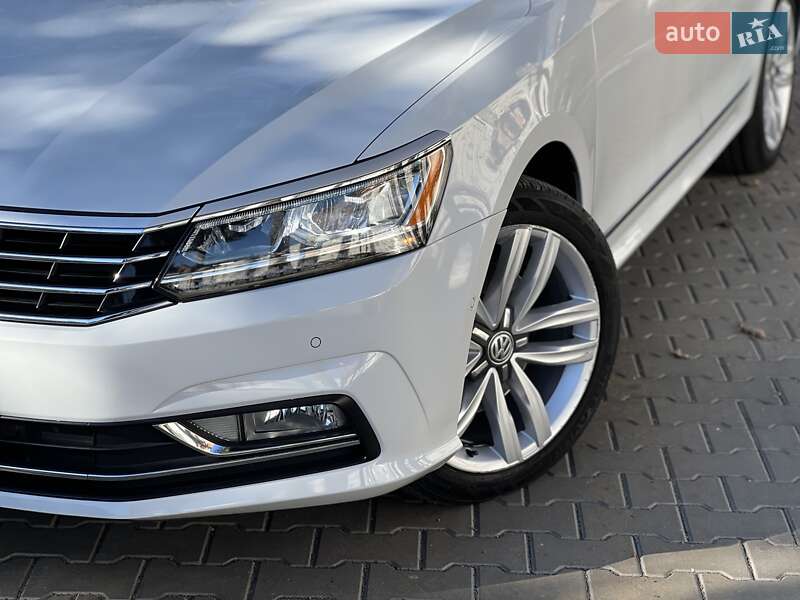 Седан Volkswagen Passat 2017 в Львове