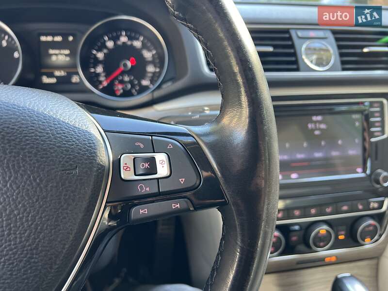Седан Volkswagen Passat 2017 в Львове