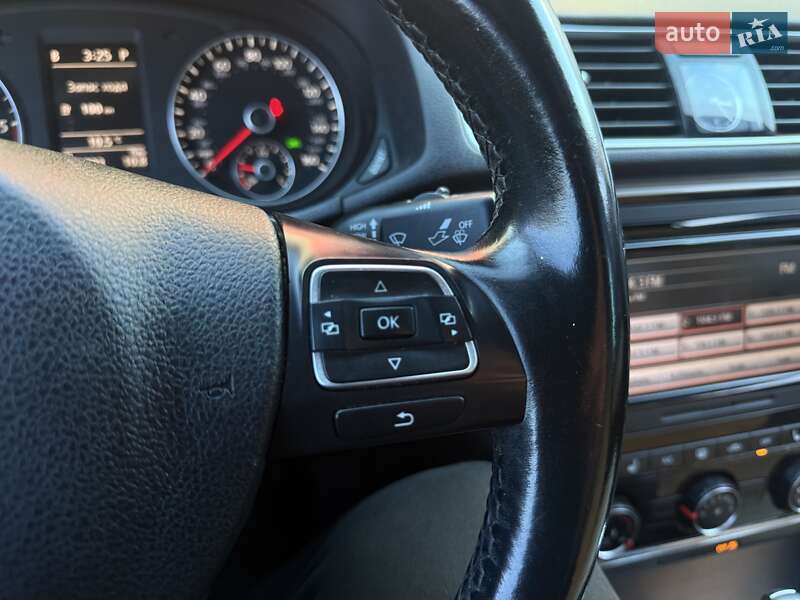 Седан Volkswagen Passat 2015 в Львові