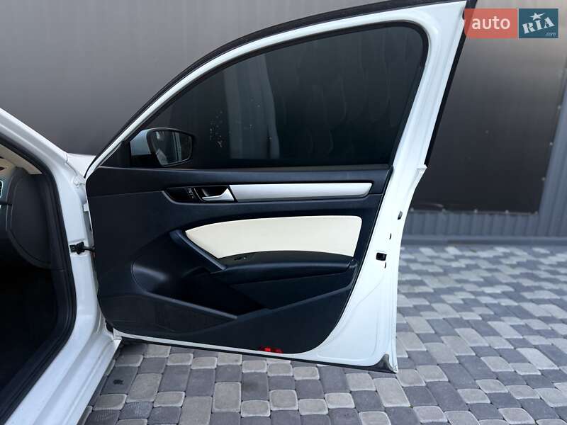 Седан Volkswagen Passat 2015 в Львові