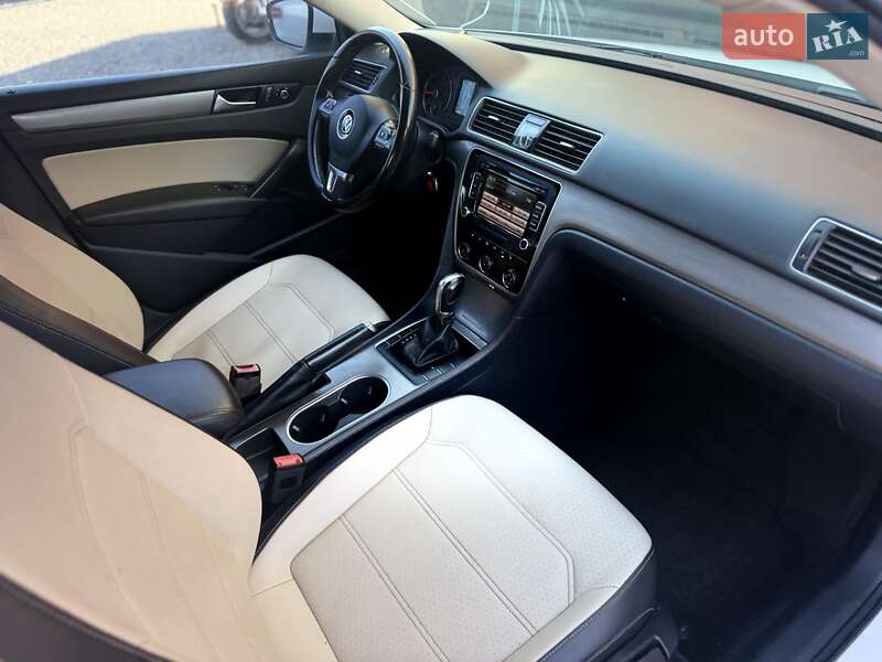 Седан Volkswagen Passat 2015 в Львові