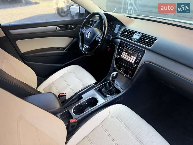 Седан Volkswagen Passat 2015 в Львові