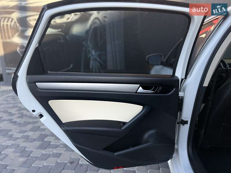 Седан Volkswagen Passat 2015 в Львові