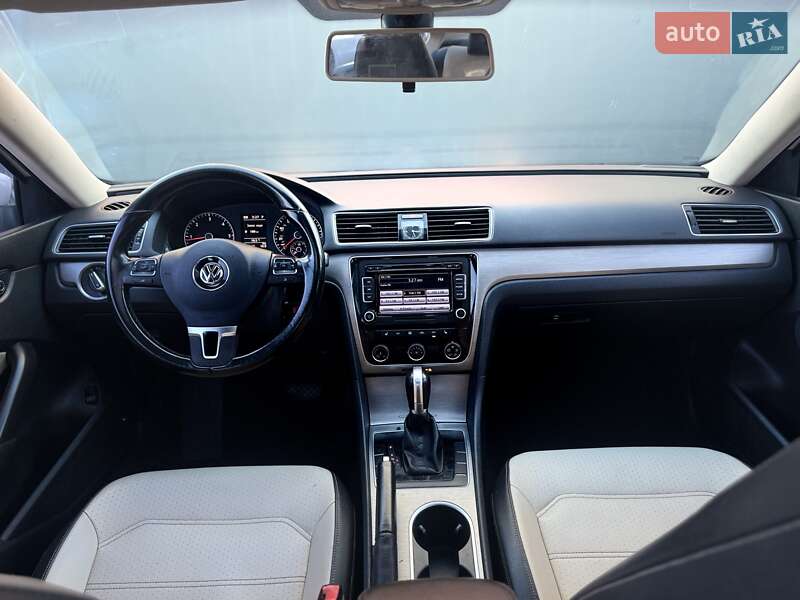 Седан Volkswagen Passat 2015 в Львові