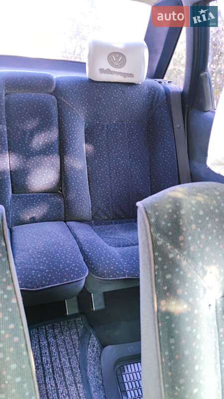 Седан Volkswagen Passat 1994 в Золотоноші