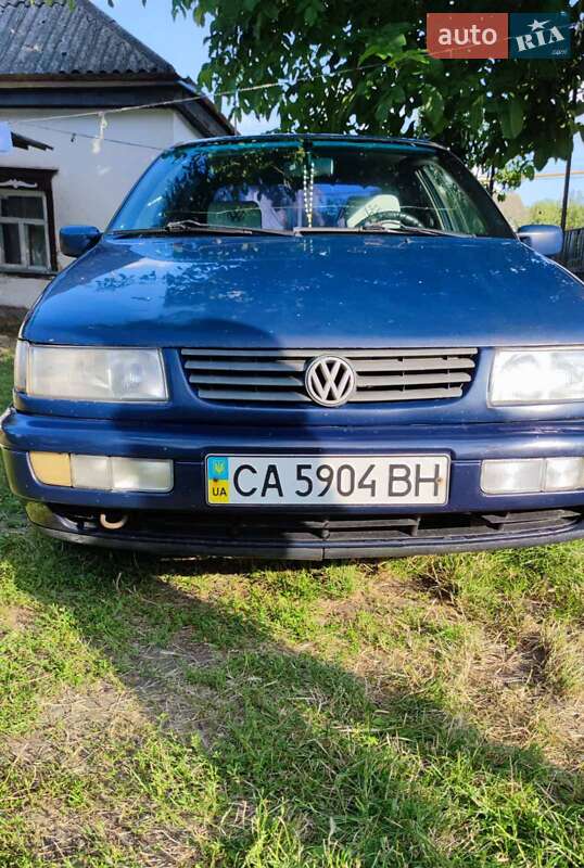 Седан Volkswagen Passat 1994 в Золотоноші