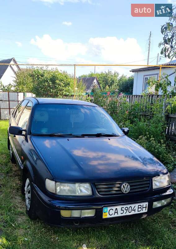 Седан Volkswagen Passat 1994 в Золотоноші