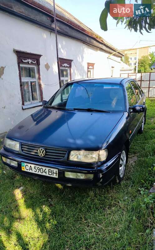 Седан Volkswagen Passat 1994 в Золотоноші