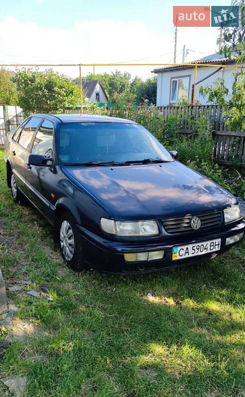 Седан Volkswagen Passat 1994 в Золотоноші