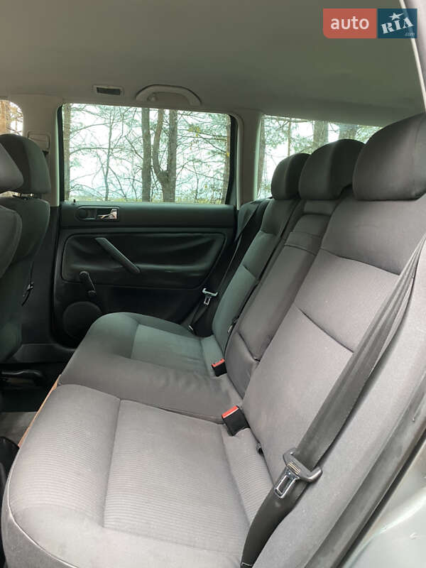 Универсал Volkswagen Passat 2003 в Киеве