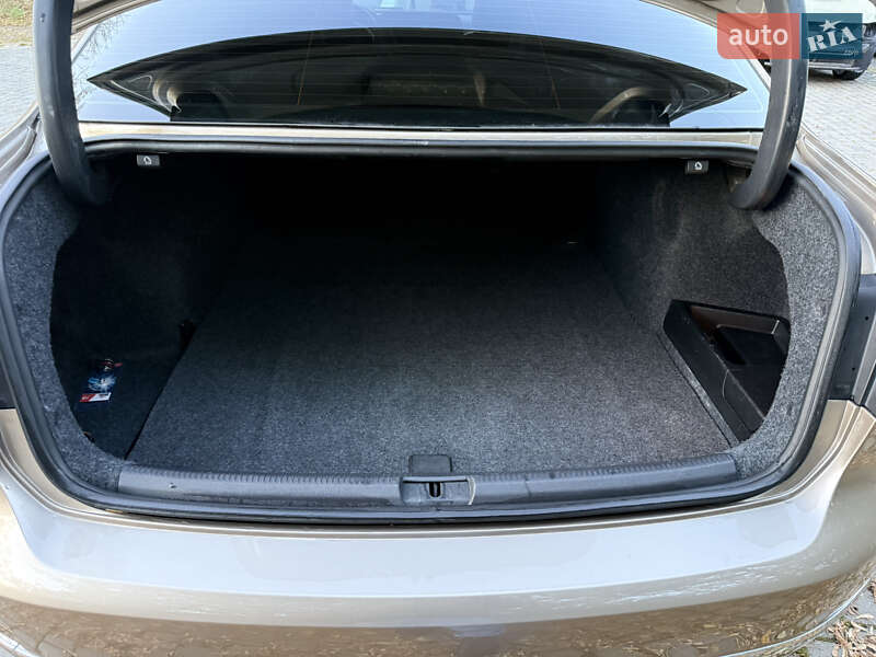Седан Volkswagen Passat 2015 в Тернополі