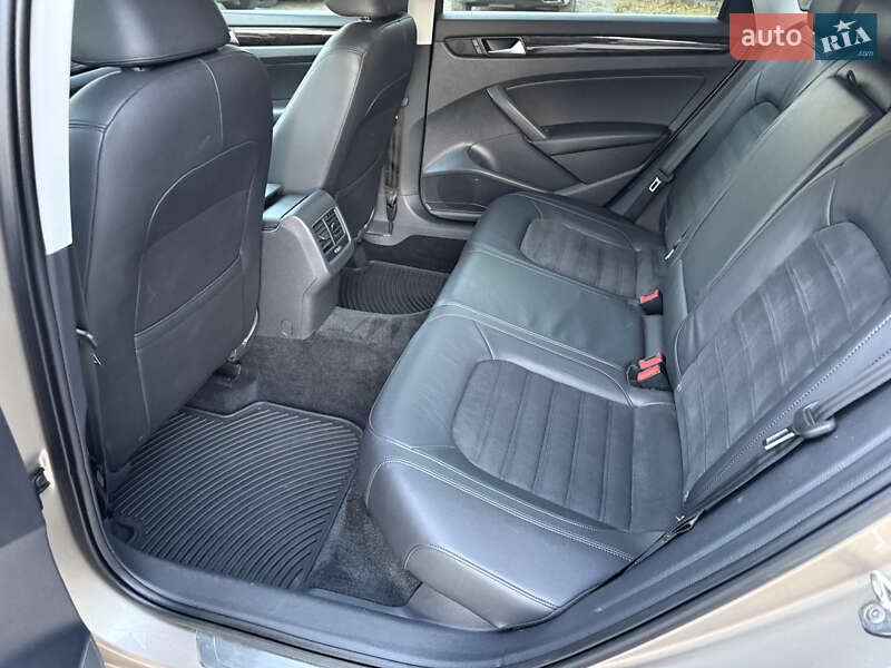 Седан Volkswagen Passat 2015 в Тернополі