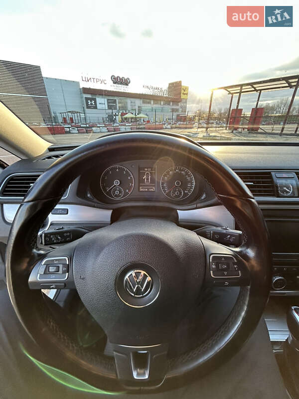 Седан Volkswagen Passat 2011 в Киеве фото 12 Седан Volkswagen Passat 2011 в Киеве