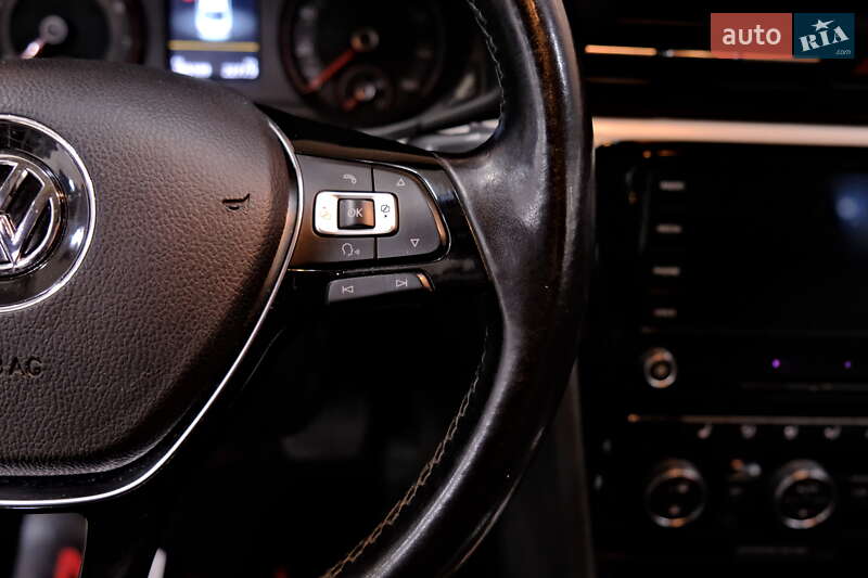 Седан Volkswagen Passat 2020 в Одессе