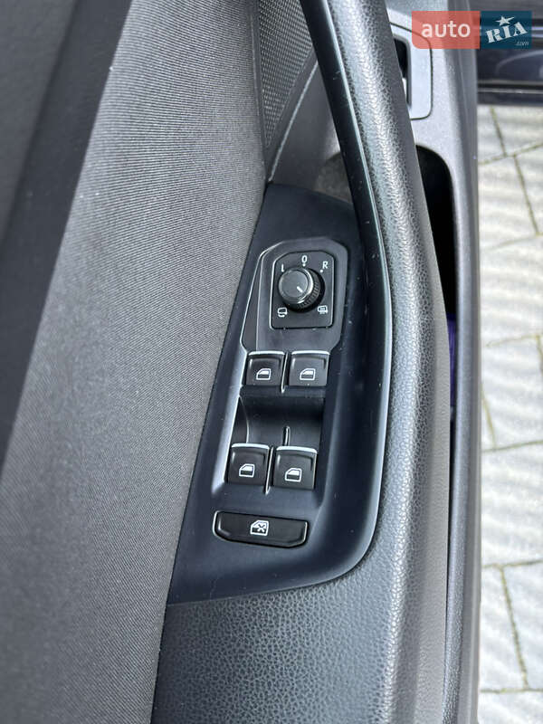 Универсал Volkswagen Passat 2015 в Львове фото 11 Универсал Volkswagen Passat 2015 в Львове