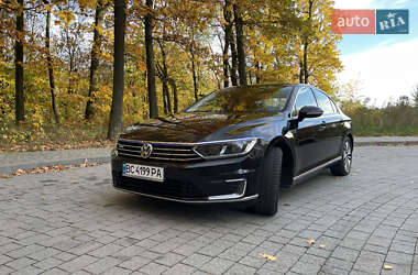 Седан Volkswagen Passat 2016 в Львове