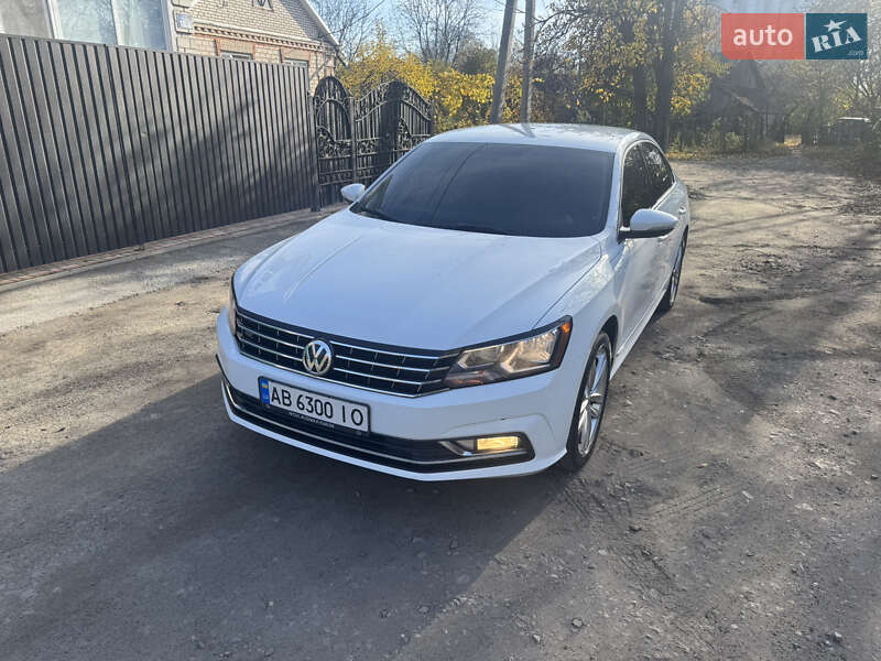 Седан Volkswagen Passat 2017 в Одессе