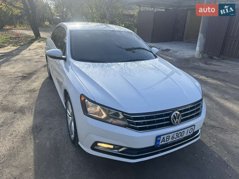 Седан Volkswagen Passat 2017 в Одессе