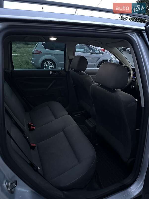 Универсал Volkswagen Passat 2004 в Чернигове фото 5 Универсал Volkswagen Passat 2004 в Чернигове