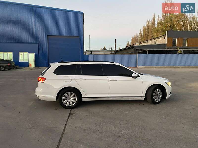 Универсал Volkswagen Passat 2017 в Житомире