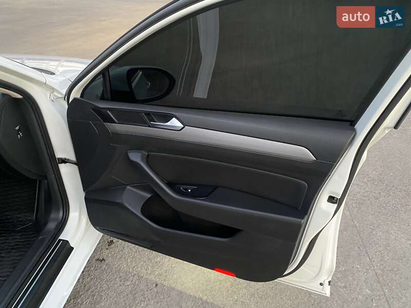 Универсал Volkswagen Passat 2017 в Житомире