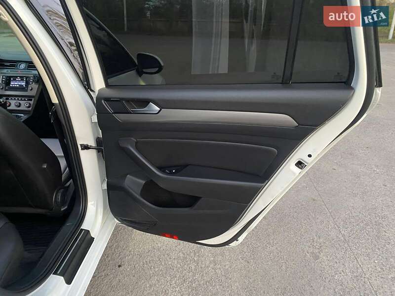 Универсал Volkswagen Passat 2017 в Житомире