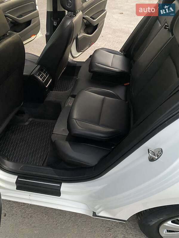 Универсал Volkswagen Passat 2017 в Житомире