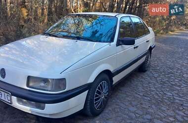 Седан Volkswagen Passat 1988 в Кременце