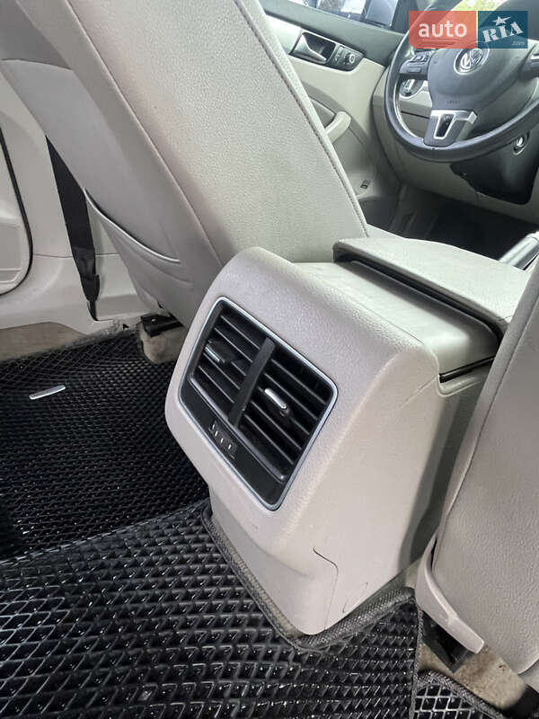 Седан Volkswagen Passat 2013 в Черновцах фото 17 Седан Volkswagen Passat 2013 в Черновцах