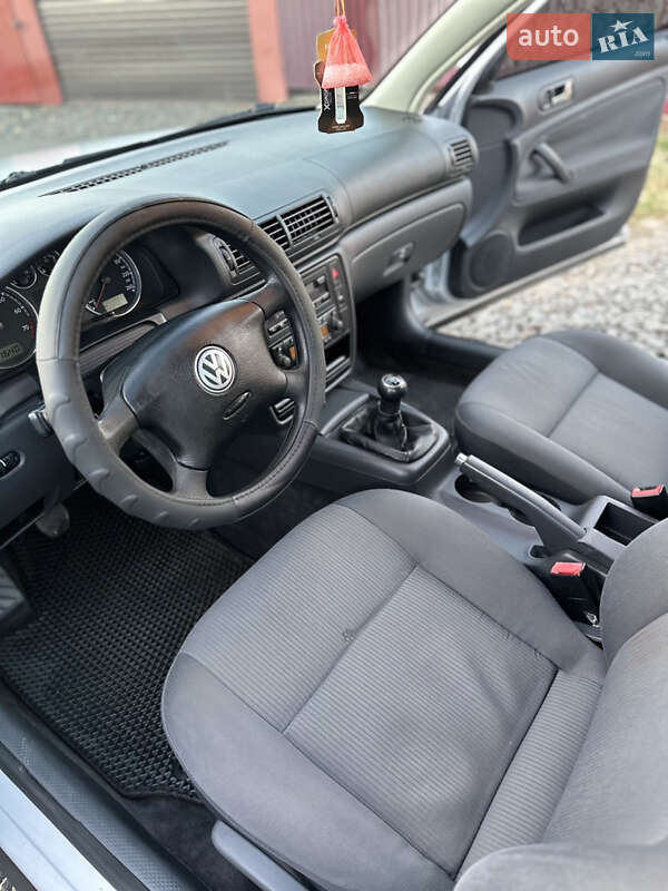 Седан Volkswagen Passat 2004 в Хмельницком