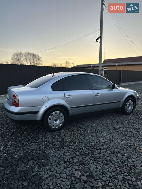 Седан Volkswagen Passat 2004 в Хмельницком