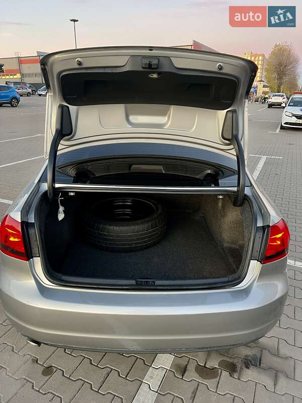 Седан Volkswagen Passat 2012 в Софиевской Борщаговке