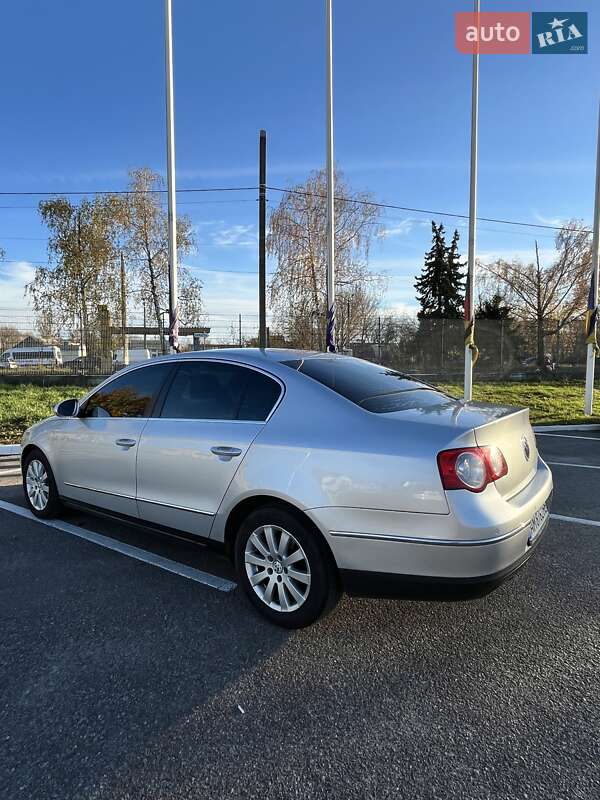 Седан Volkswagen Passat 2008 в Житомире