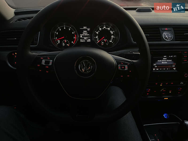 Седан Volkswagen Passat 2016 в Житомире