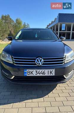 Универсал Volkswagen Passat 2010 в Ровно