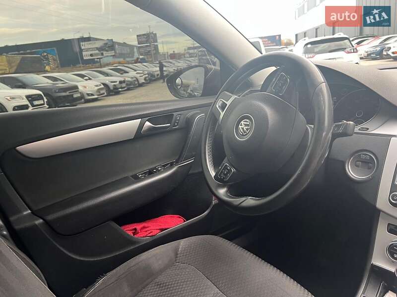 Універсал Volkswagen Passat 2013 в Львові