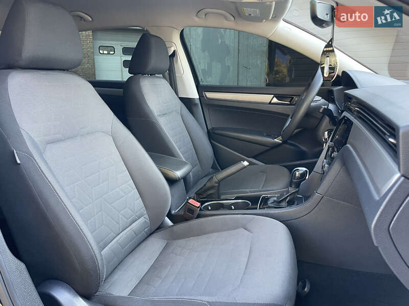 Седан Volkswagen Passat 2020 в Хмельницком