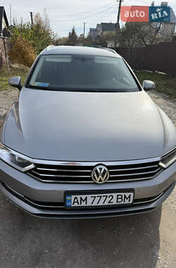 Універсал Volkswagen Passat 2016 в Житомирі
