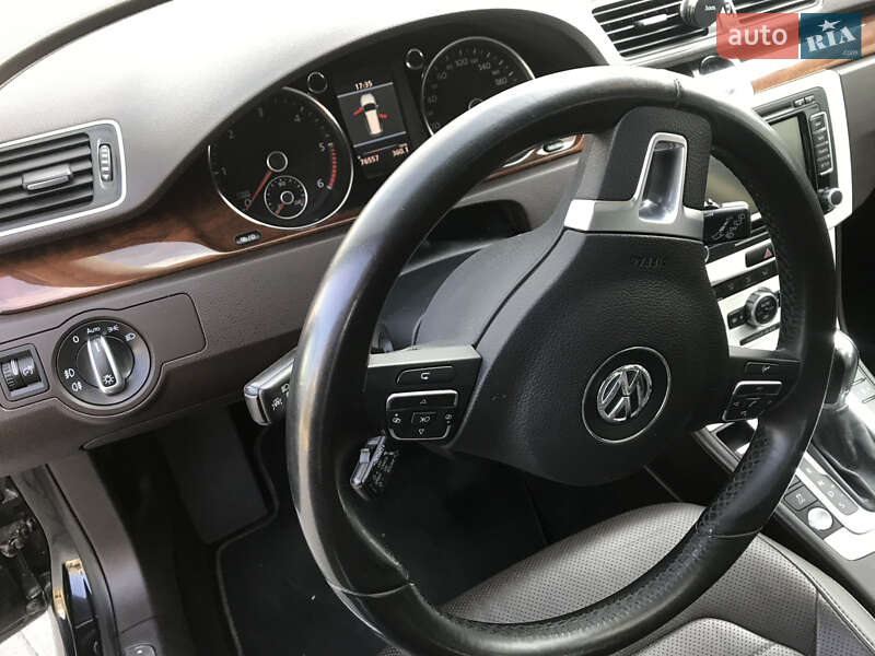 Універсал Volkswagen Passat 2013 в Чернівцях