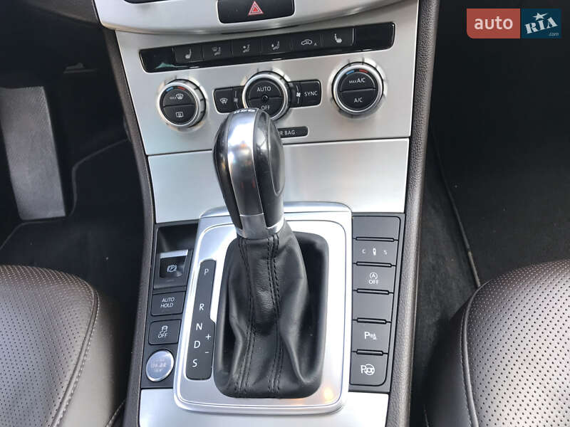 Універсал Volkswagen Passat 2013 в Чернівцях