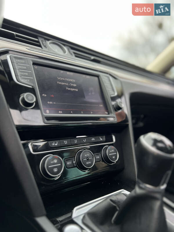 Універсал Volkswagen Passat 2016 в Києві