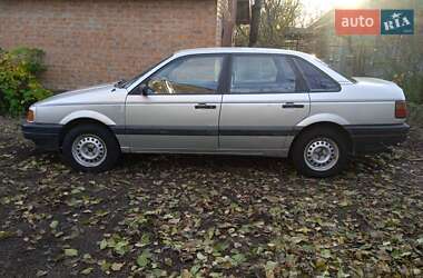 Седан Volkswagen Passat 1989 в Казатине