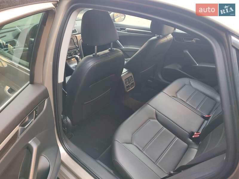 Седан Volkswagen Passat 2016 в Киеве