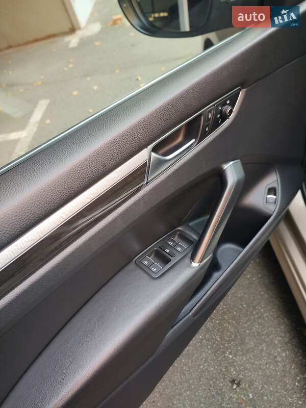 Седан Volkswagen Passat 2016 в Киеве