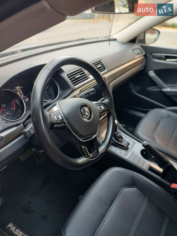 Седан Volkswagen Passat 2016 в Киеве