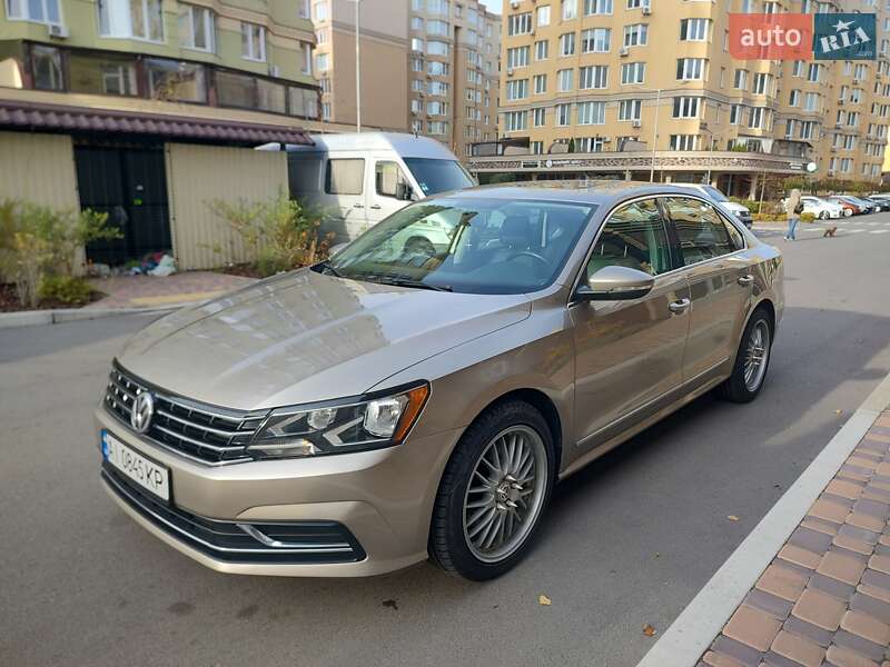 Седан Volkswagen Passat 2016 в Киеве