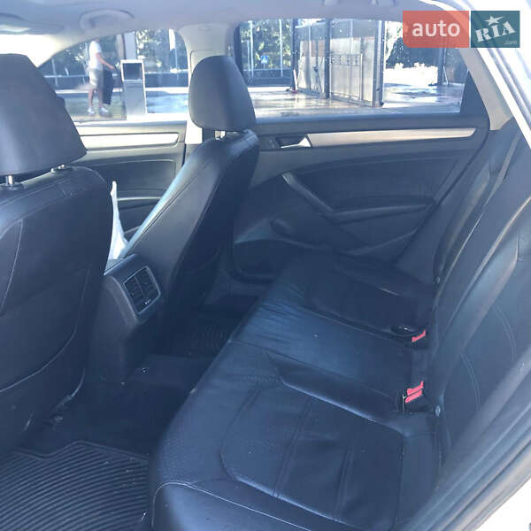 Седан Volkswagen Passat 2013 в Кропивницком