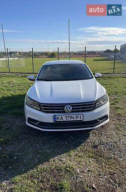 Седан Volkswagen Passat 2018 в Києві