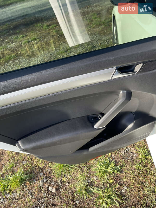 Седан Volkswagen Passat 2018 в Киеве фото 16 Седан Volkswagen Passat 2018 в Киеве